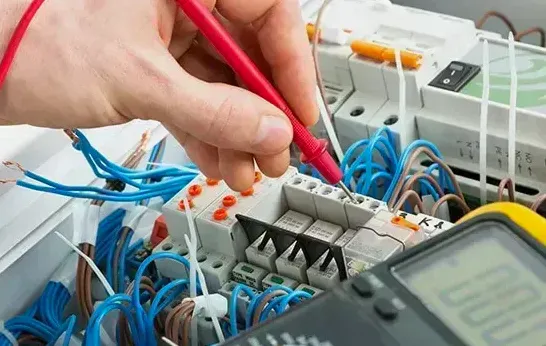 Professional electrician in Charlton